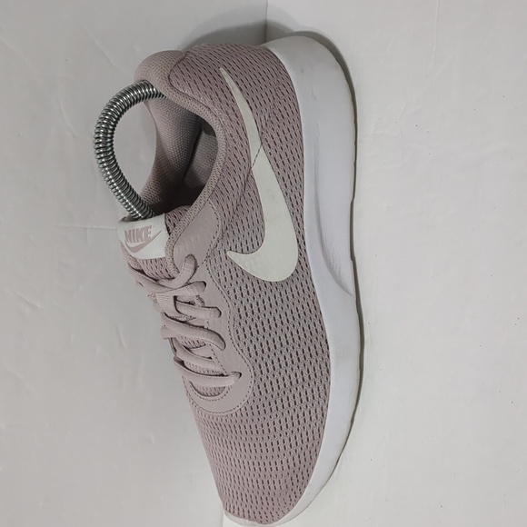 NIKE Tanjun Women’s lilac Sneakers Size 7 - Picture 1 of 10